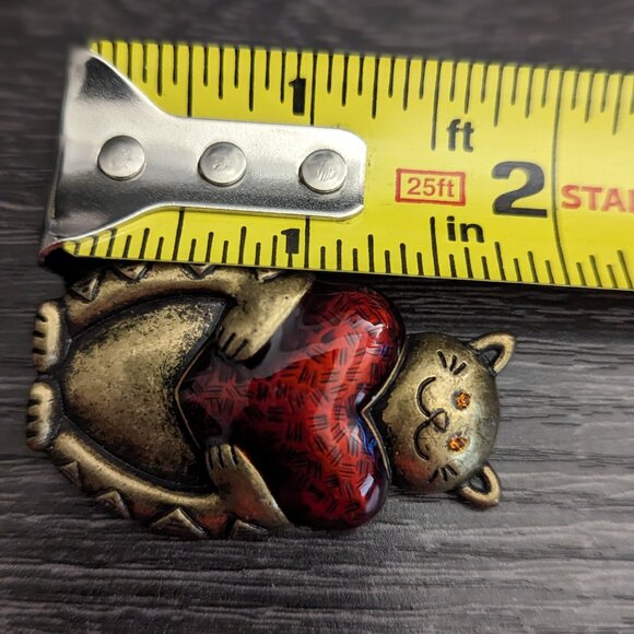 Coldwater Creek Cat Holding Heart Brooch Pin Brass Red Enamel - Picture 4 of 5